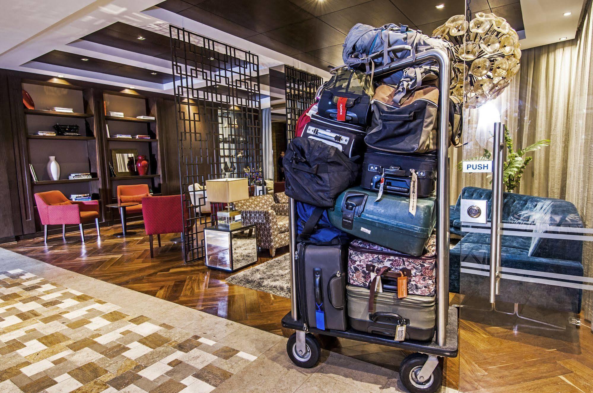 Hotel Morrison Usaquen Богота Екстериор снимка Luggage cart