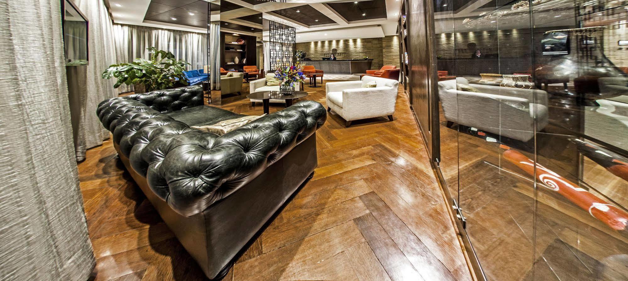 Hotel Morrison Usaquen Богота Екстериор снимка The interior of the club