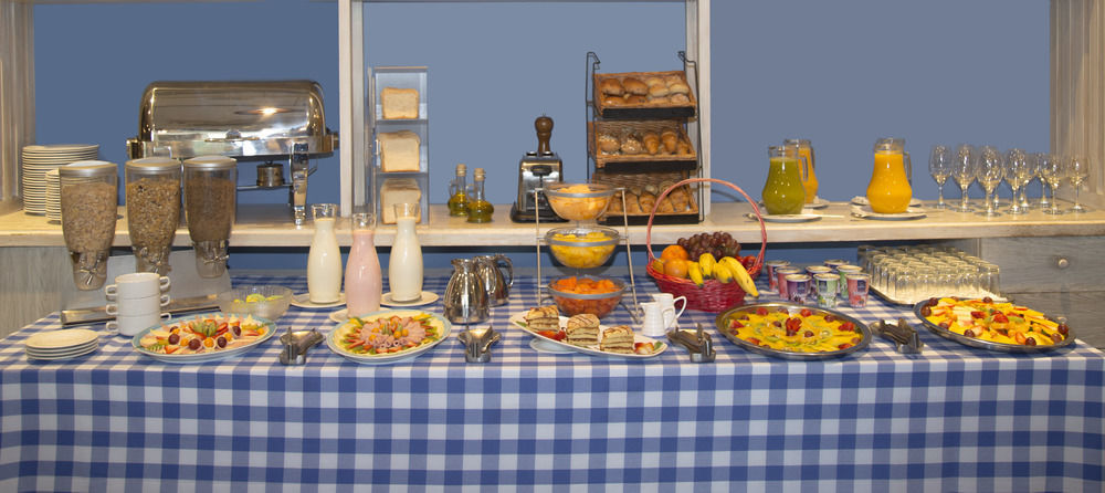 Hotel Morrison Usaquen Богота Екстериор снимка A breakfast buffet